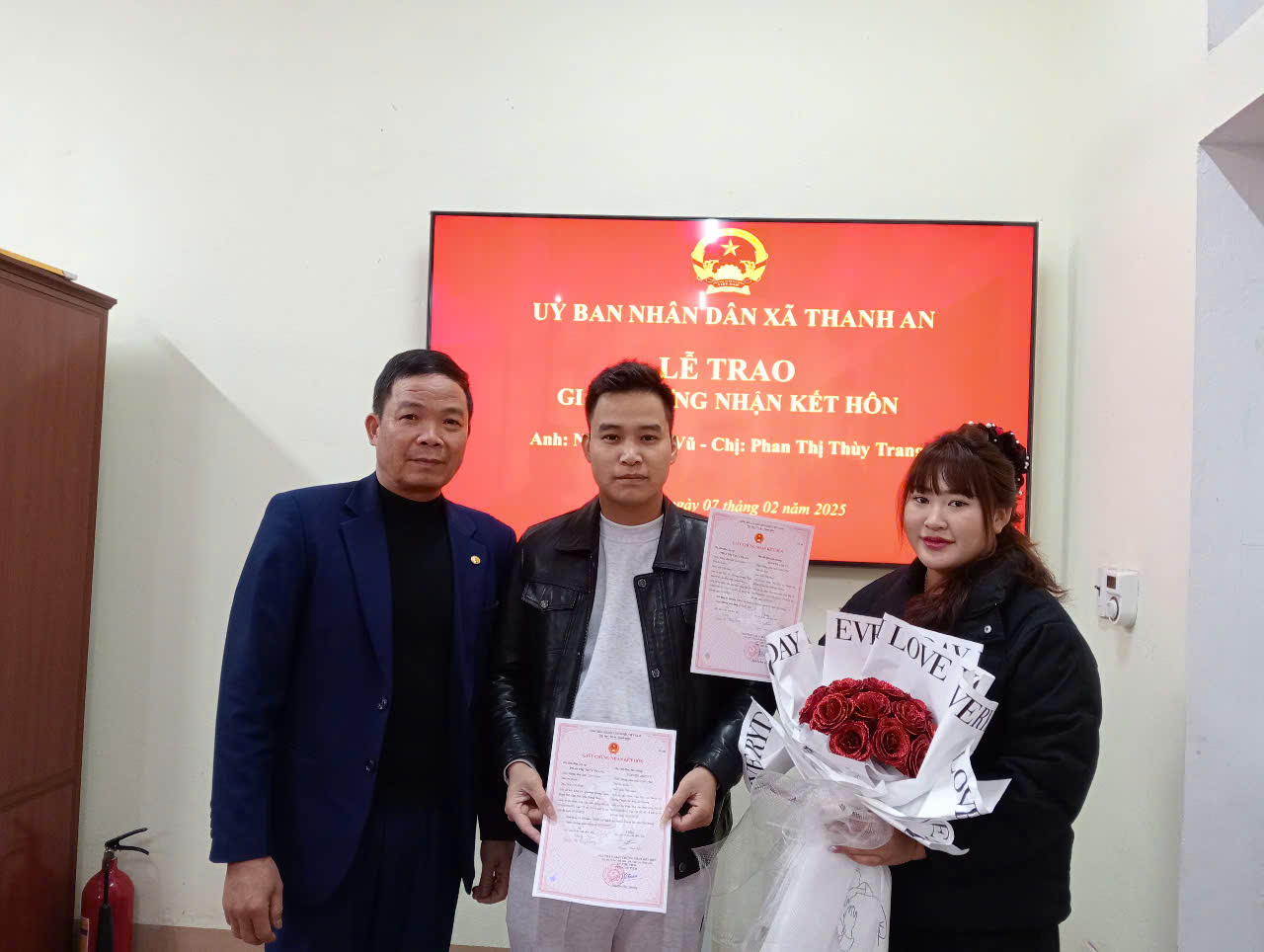 trao kết hôn.jpg