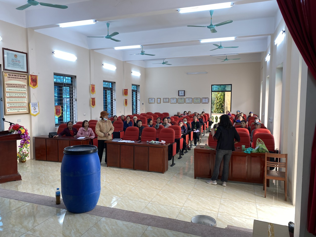 tap huan phan loai rac.jpg